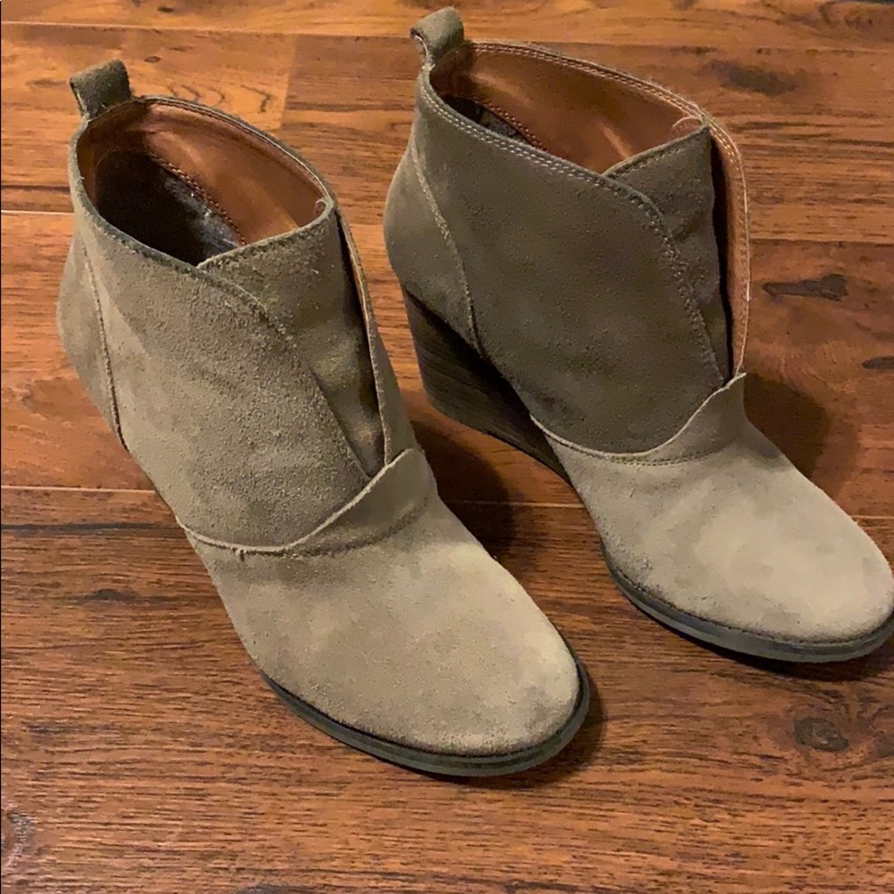 Suade Wedges